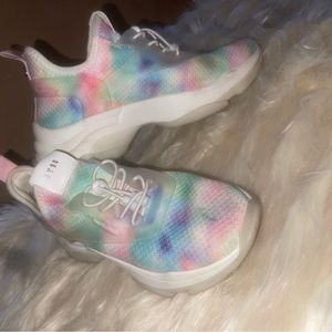 Steve Madden ny90 pastel colored.size 7